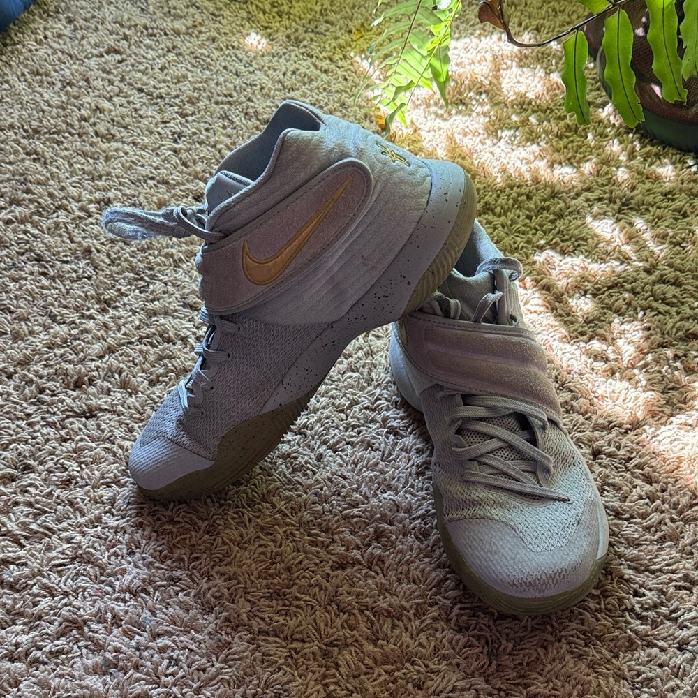 Nike Kyrie 2 'Battle Grey’ Sneakers